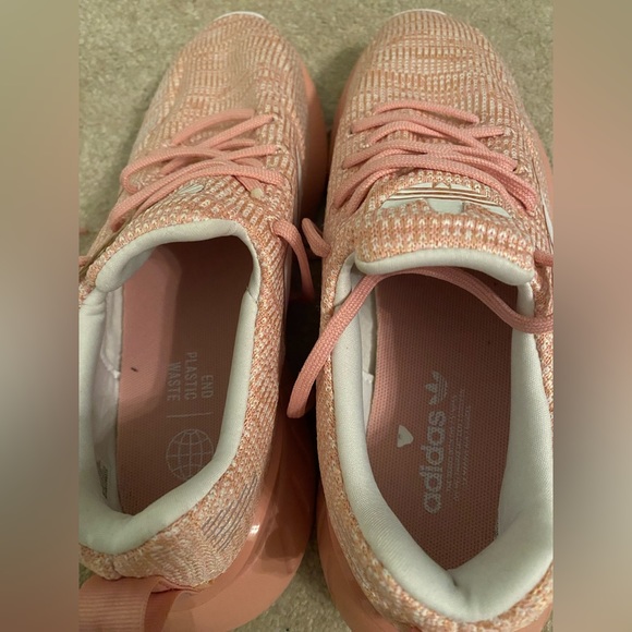 NWT Adidas Swift Run Pink Shoes - Picture 3 of 6